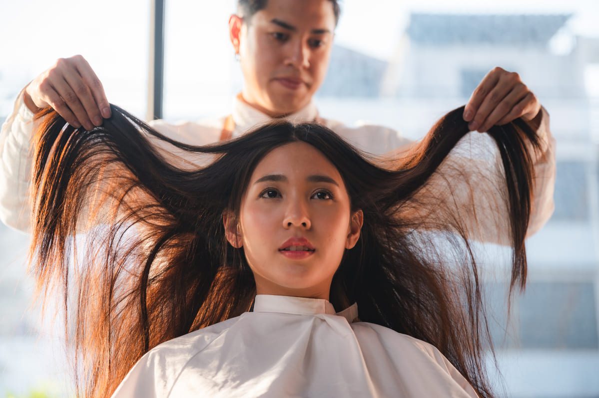 Imagen destacada de “Técnicas de diagnóstico capilar antes de aplicar color: claves para un trabajo preciso”