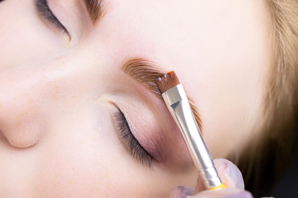 Kit profesional de diseño de la mirada: Tinte y productos para potenciar la mirada