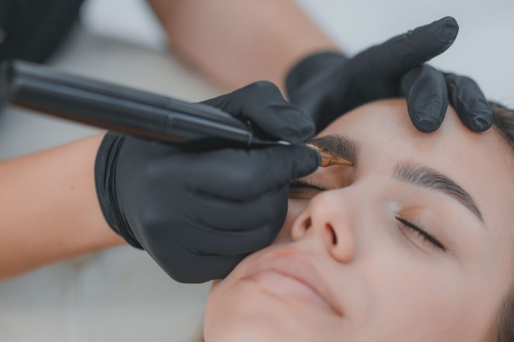 Técnico en Micropigmentación: labios, eye liner, cejas, capilar y areolas