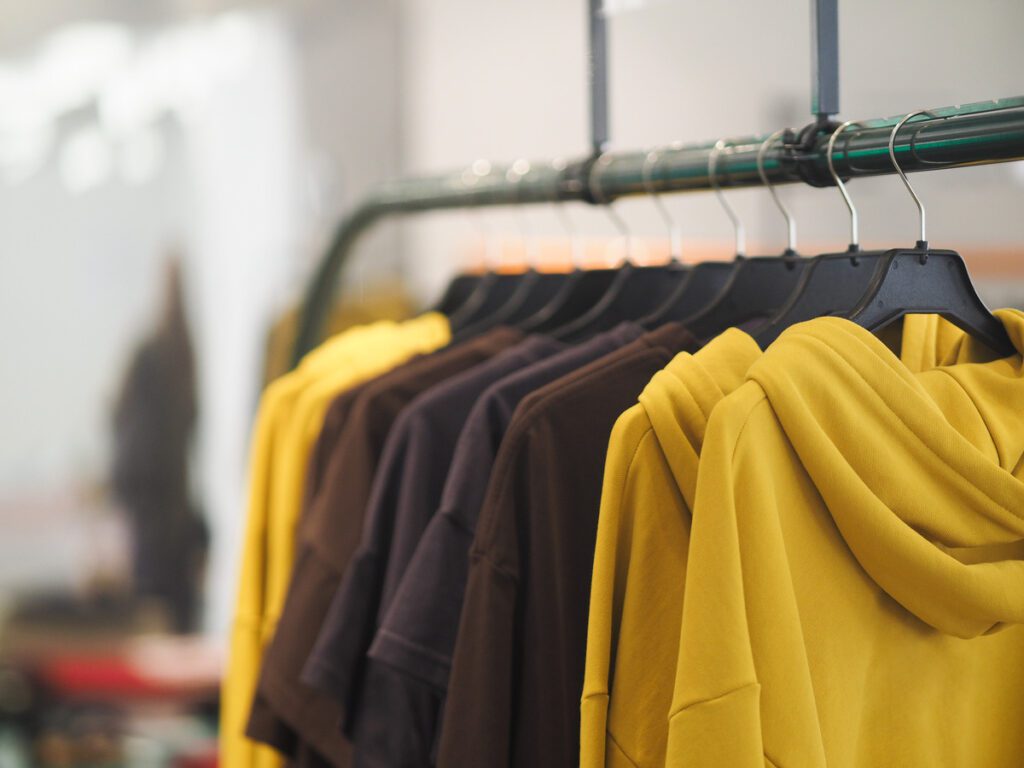 Moodboard de diseño ilustrando los primeros pasos sobre cómo crear una identidad de marca en el sector moda