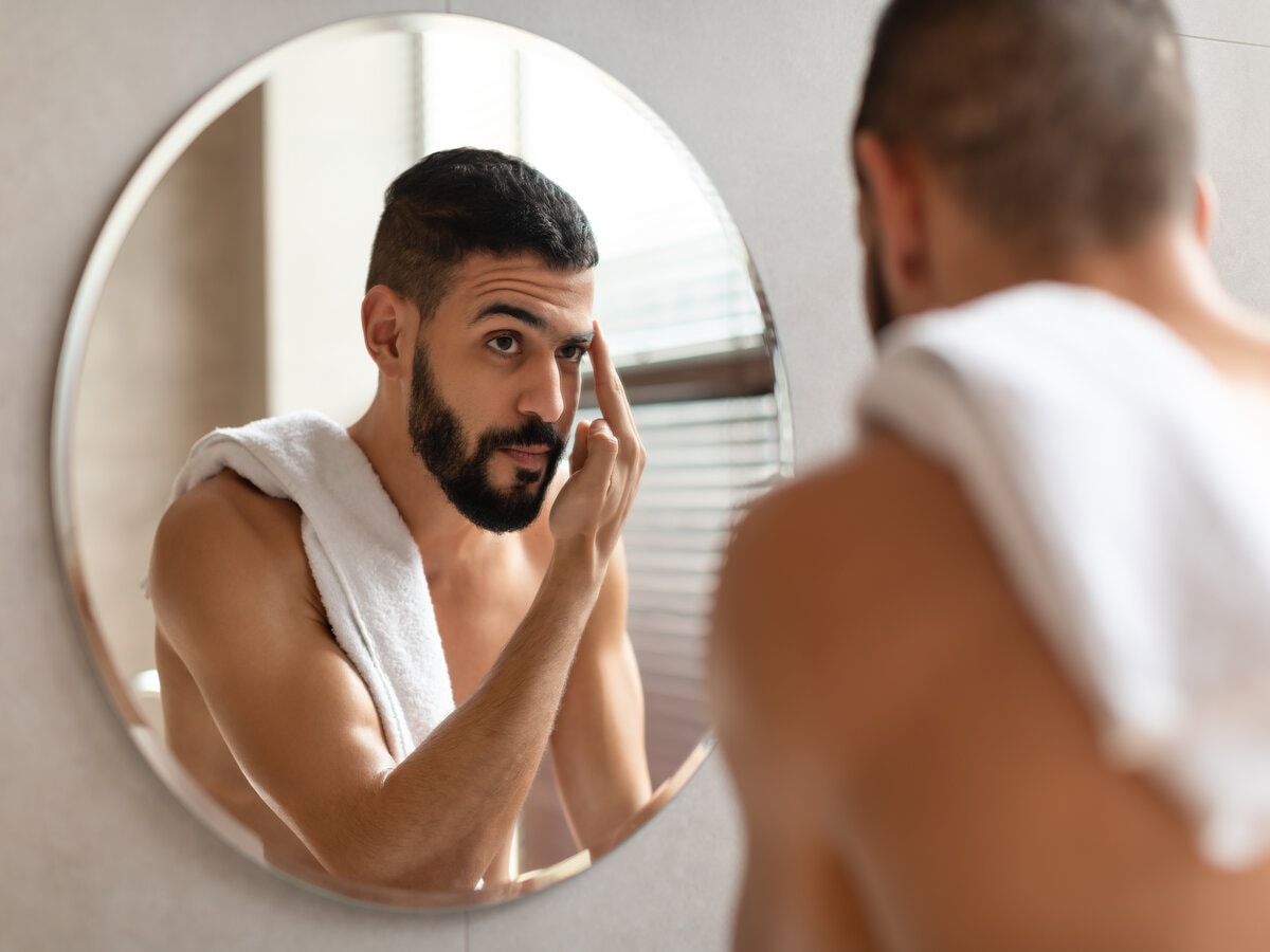 Imagen destacada de “Microblading para hombres: diseño de cejas masculinas paso a paso”