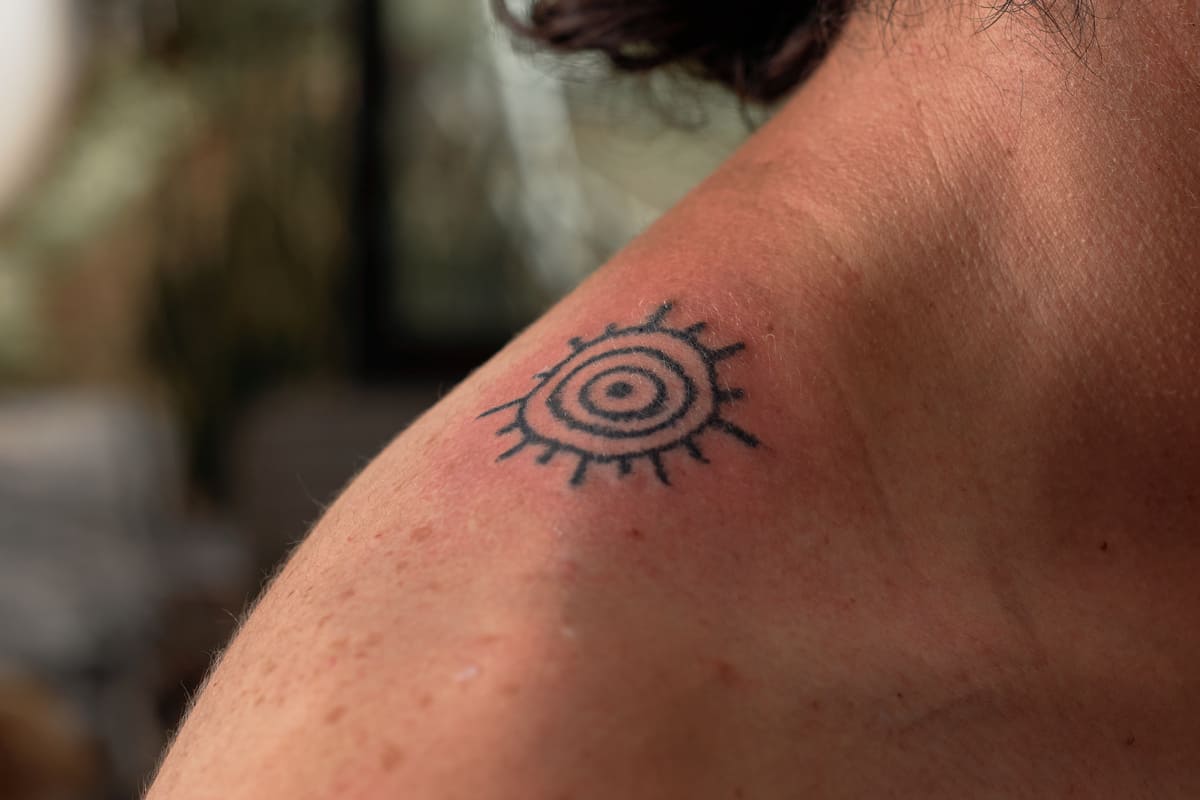 Imagen destacada de “Cómo cuidar la piel después de una sesión de eliminación de tatuajes”