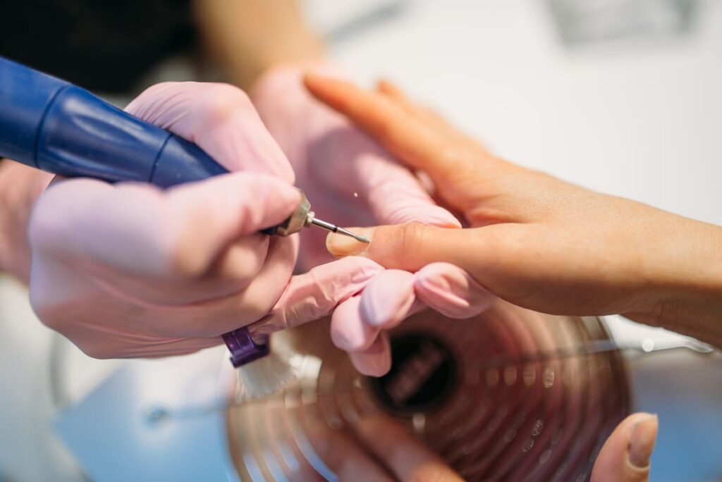 Técnicas de esmaltado semipermanente: Errores frecuentes en la preparación