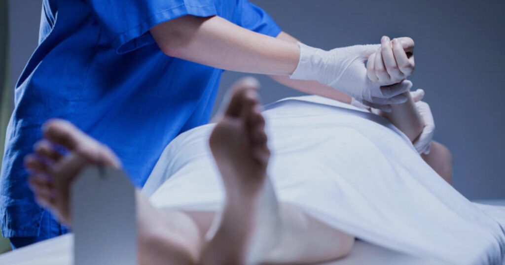 Cuánto cobra un embalsamador en España