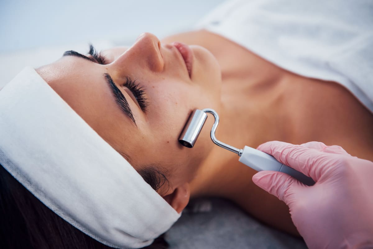 Imagen destacada de “Funciones de un especialista en higiene facial y corporal en un centro de estética”