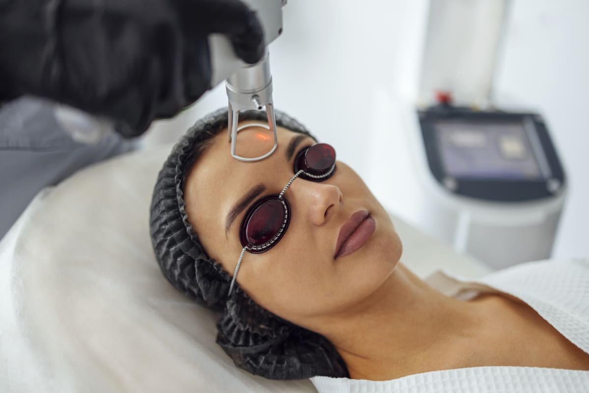 Imagen destacada de “Formación en láser para empleados de clínicas de medicina estética: ventajas competitivas”