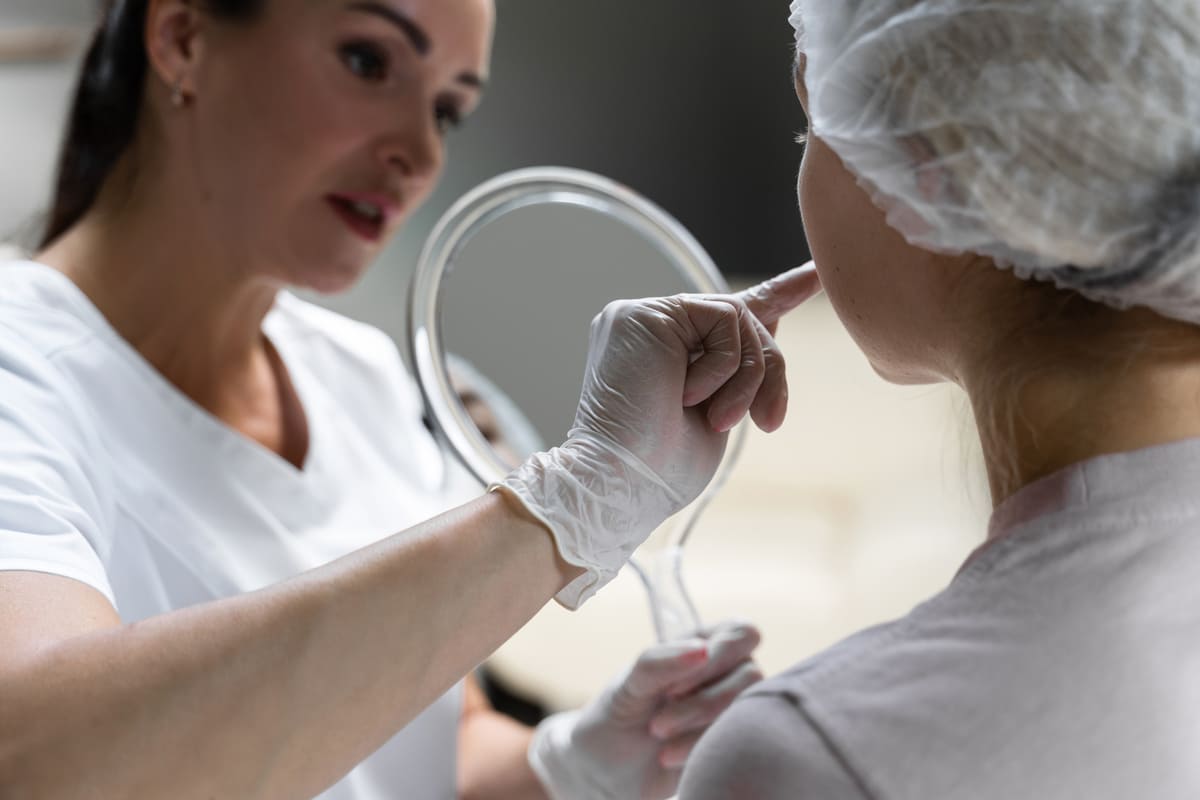 Imagen destacada de “Las especializaciones en estética con más salidas laborales en 2026”